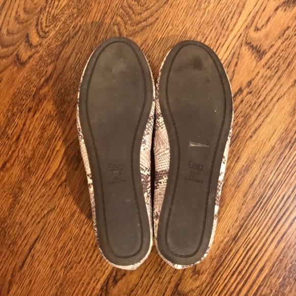EUC Chic Faux Snakeskin Loafers GAP Sz. 7 - Picture 4 of 6